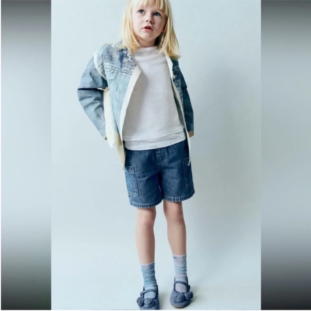Zara kids,blue, floral denim Mary janes flats, size 7 (5.6 inches)